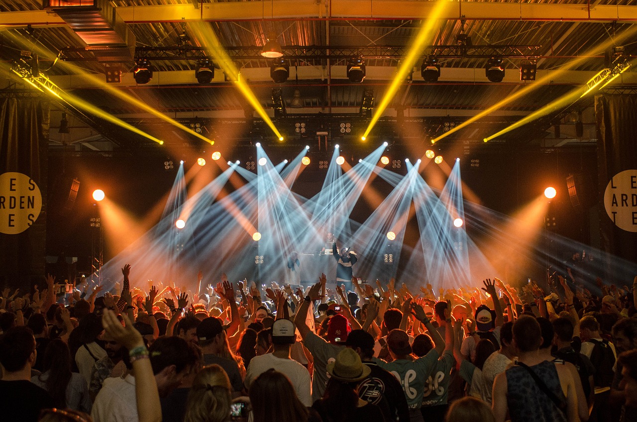 Fra bryllup til byfest: Lej et lysshow der imponerer