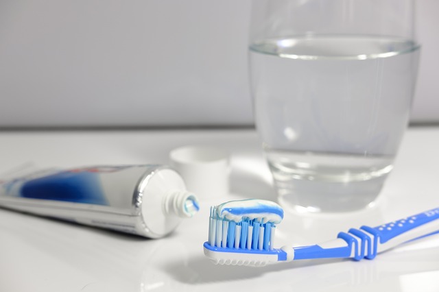 Fra naturlige ingredienser til tandblegning: Tandpastatrends i 2021